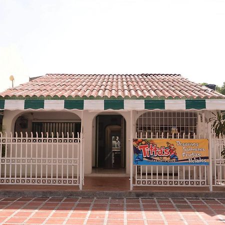 Hotel Vargas Airport Cartagena Bagian luar foto