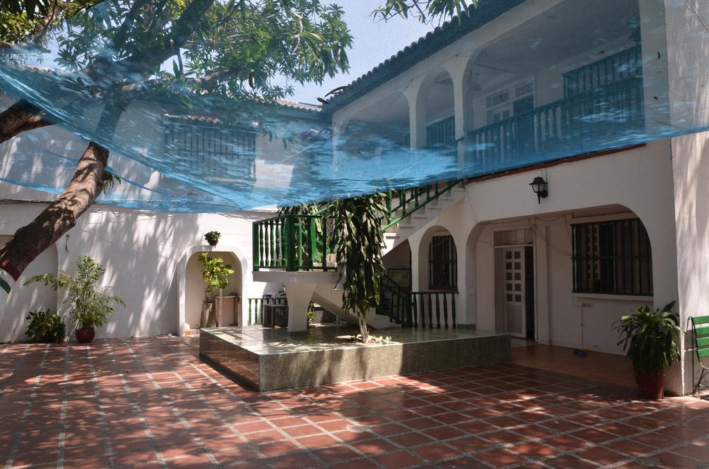 Hotel Vargas Airport Cartagena Bagian luar foto