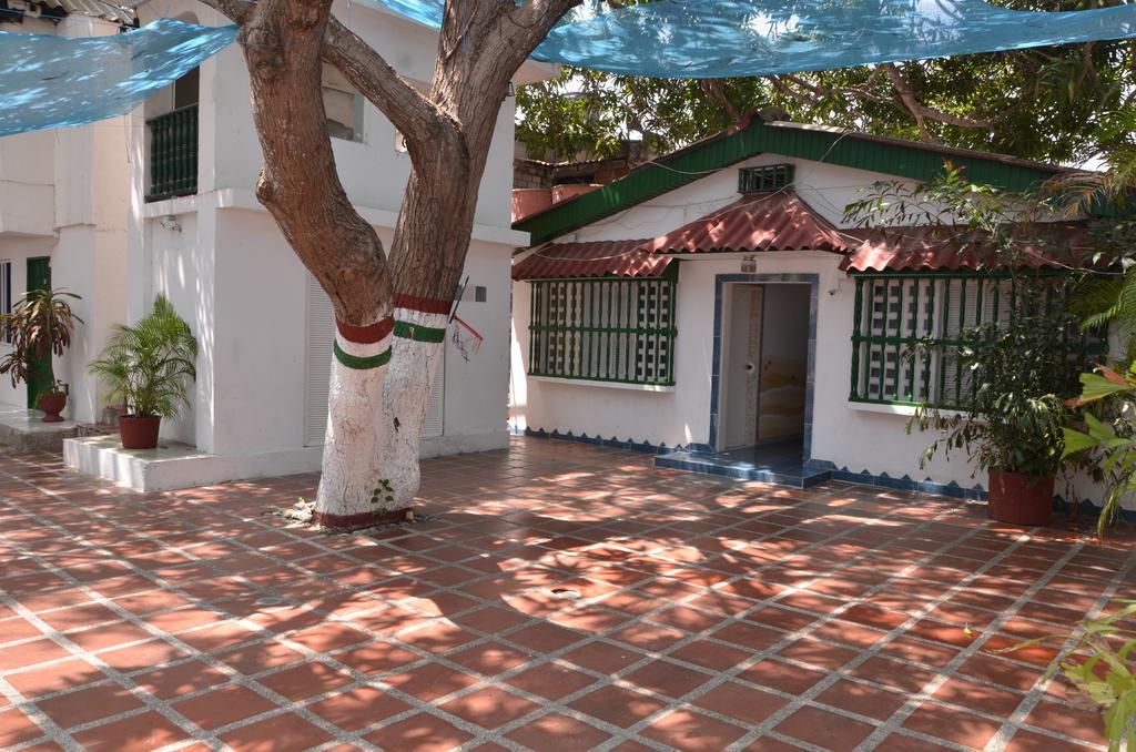Hotel Vargas Airport Cartagena Bagian luar foto