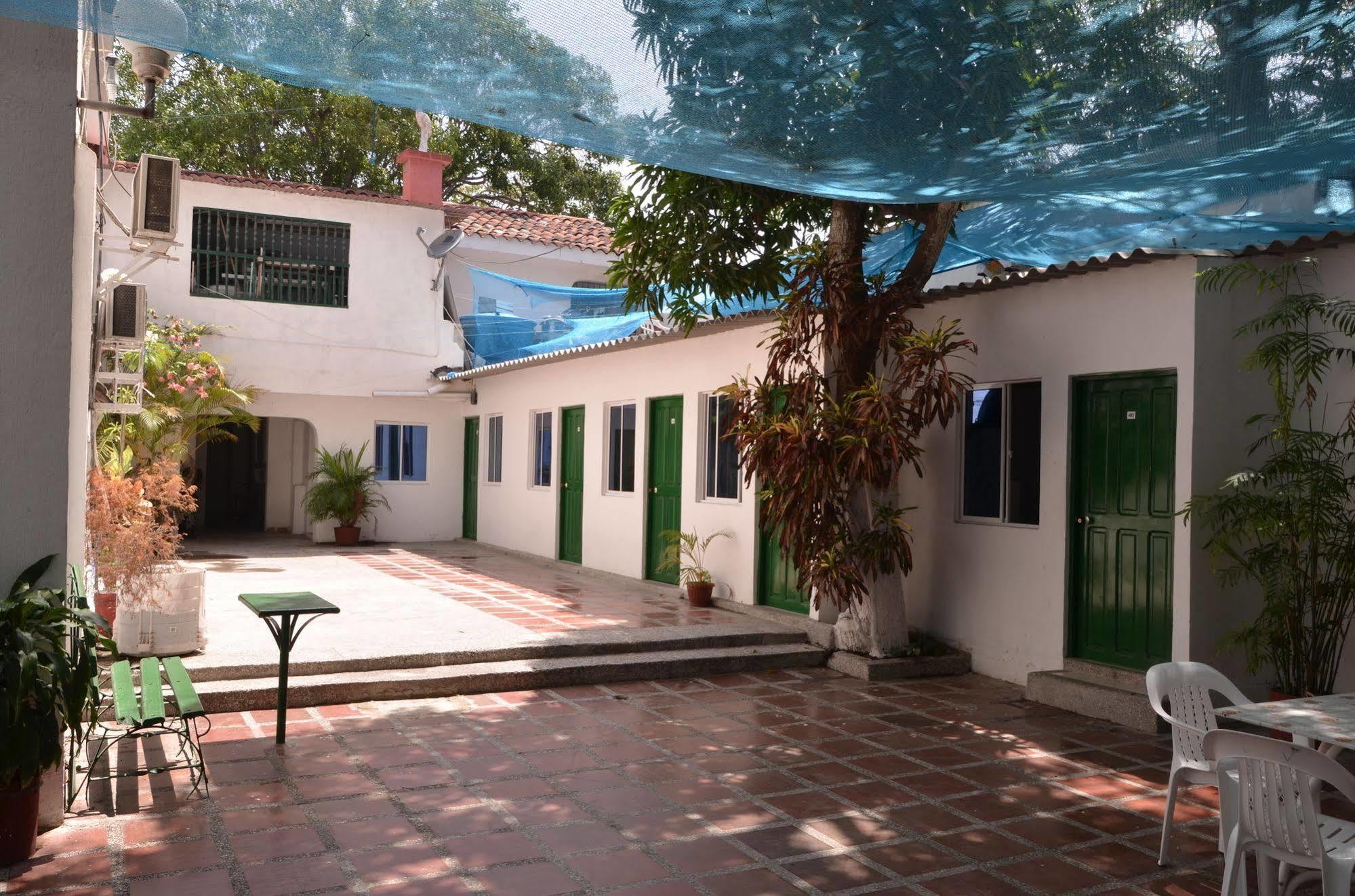 Hotel Vargas Airport Cartagena Bagian luar foto
