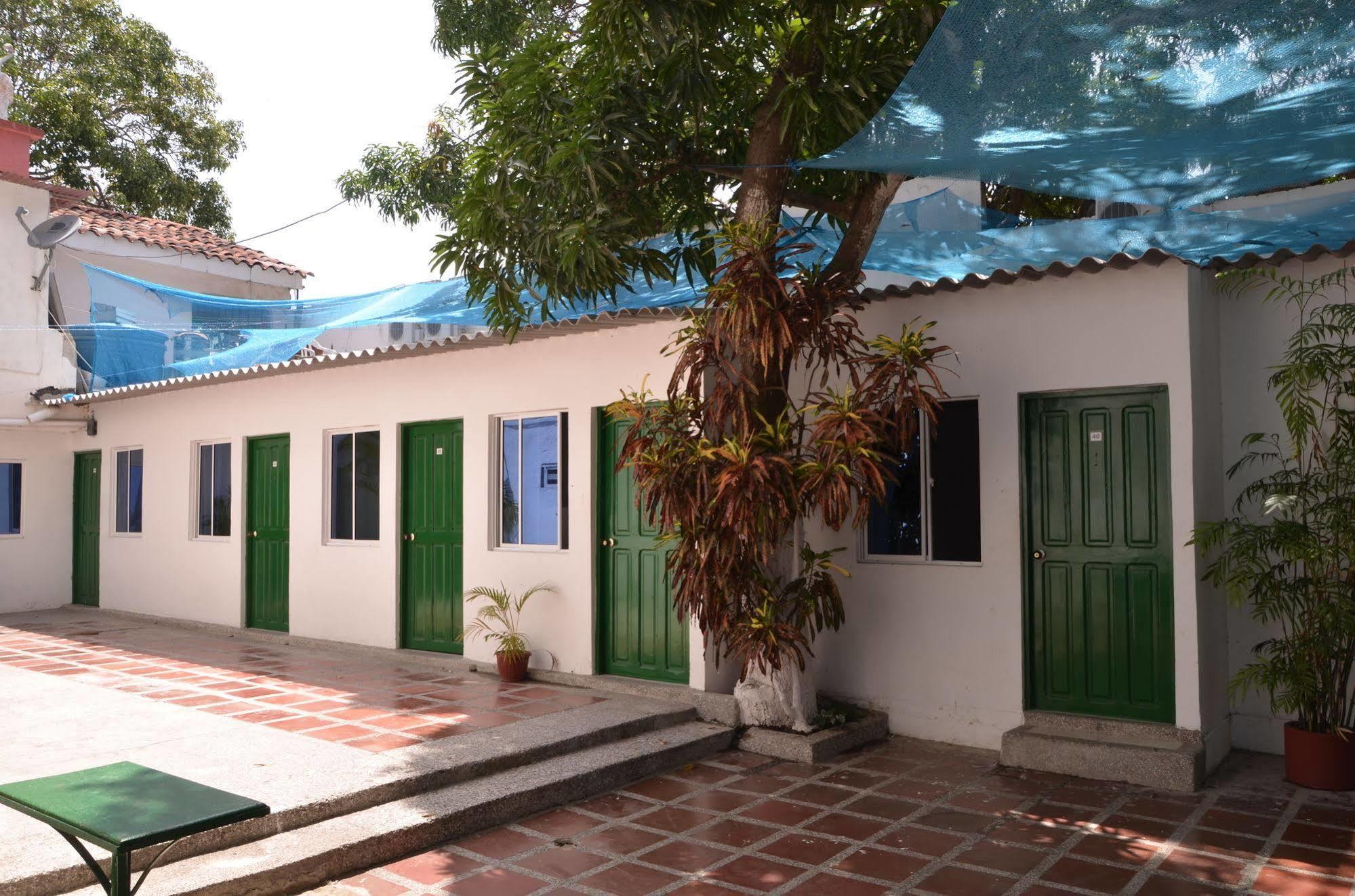 Hotel Vargas Airport Cartagena Bagian luar foto