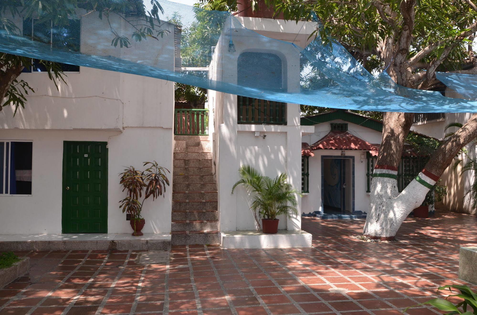 Hotel Vargas Airport Cartagena Bagian luar foto