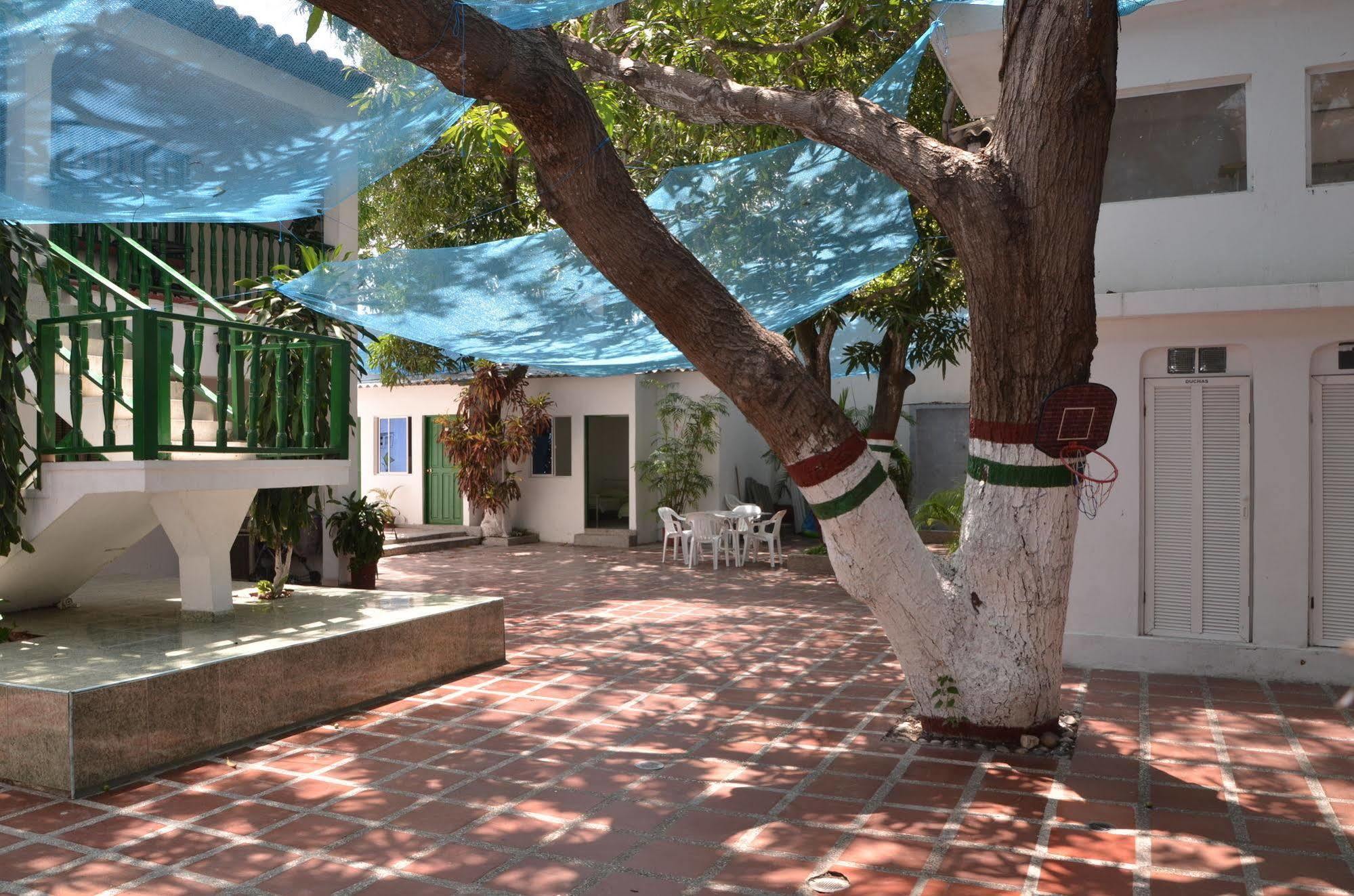 Hotel Vargas Airport Cartagena Bagian luar foto
