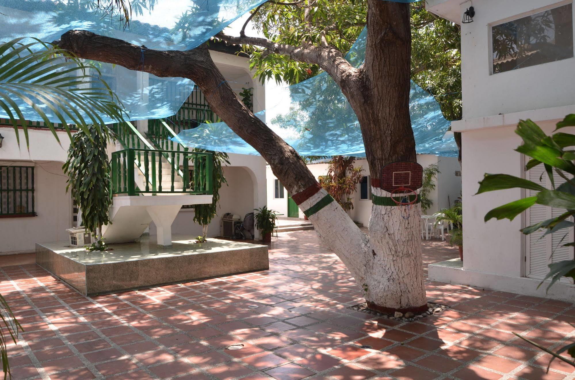 Hotel Vargas Airport Cartagena Bagian luar foto