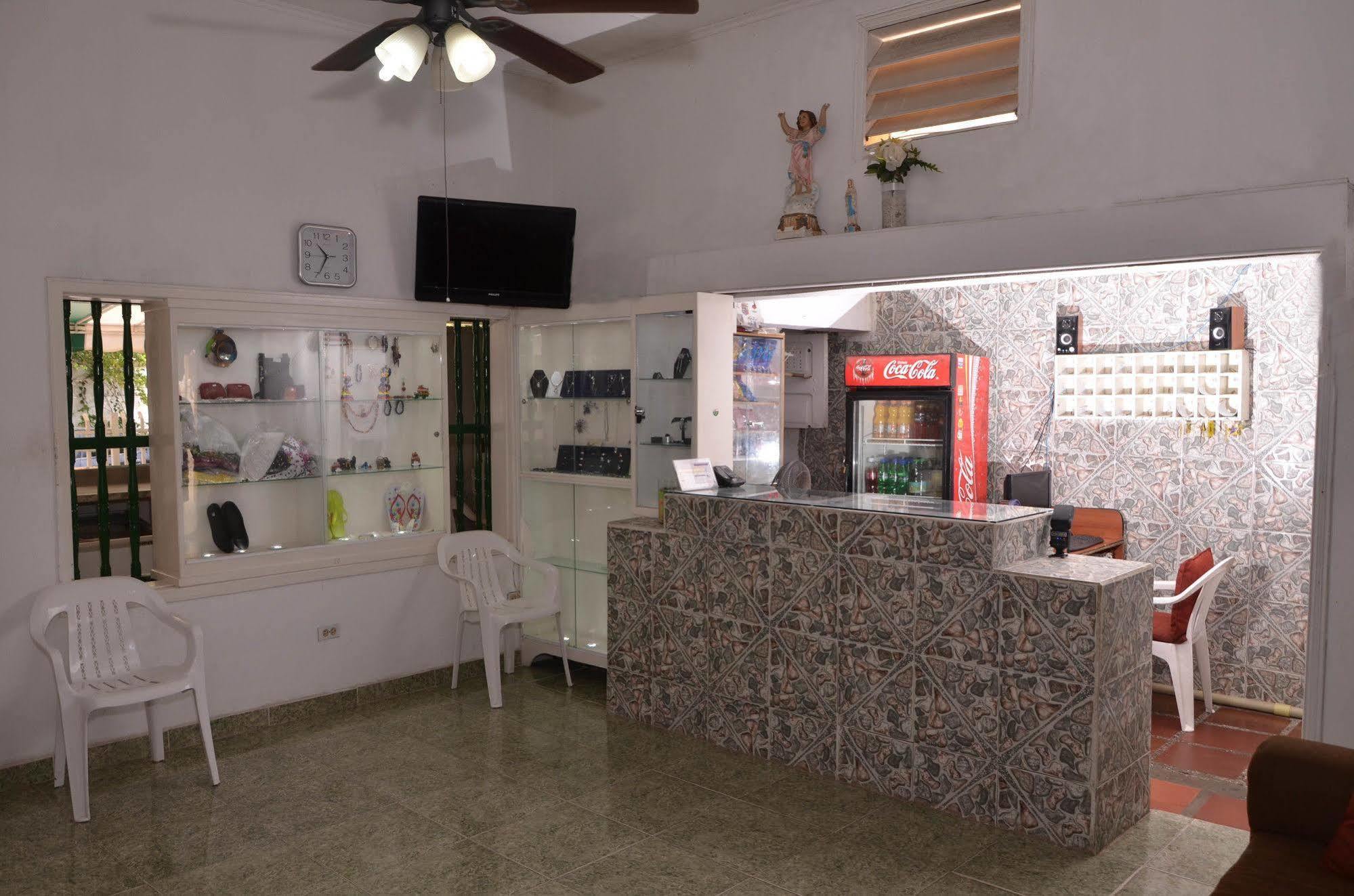 Hotel Vargas Airport Cartagena Bagian luar foto