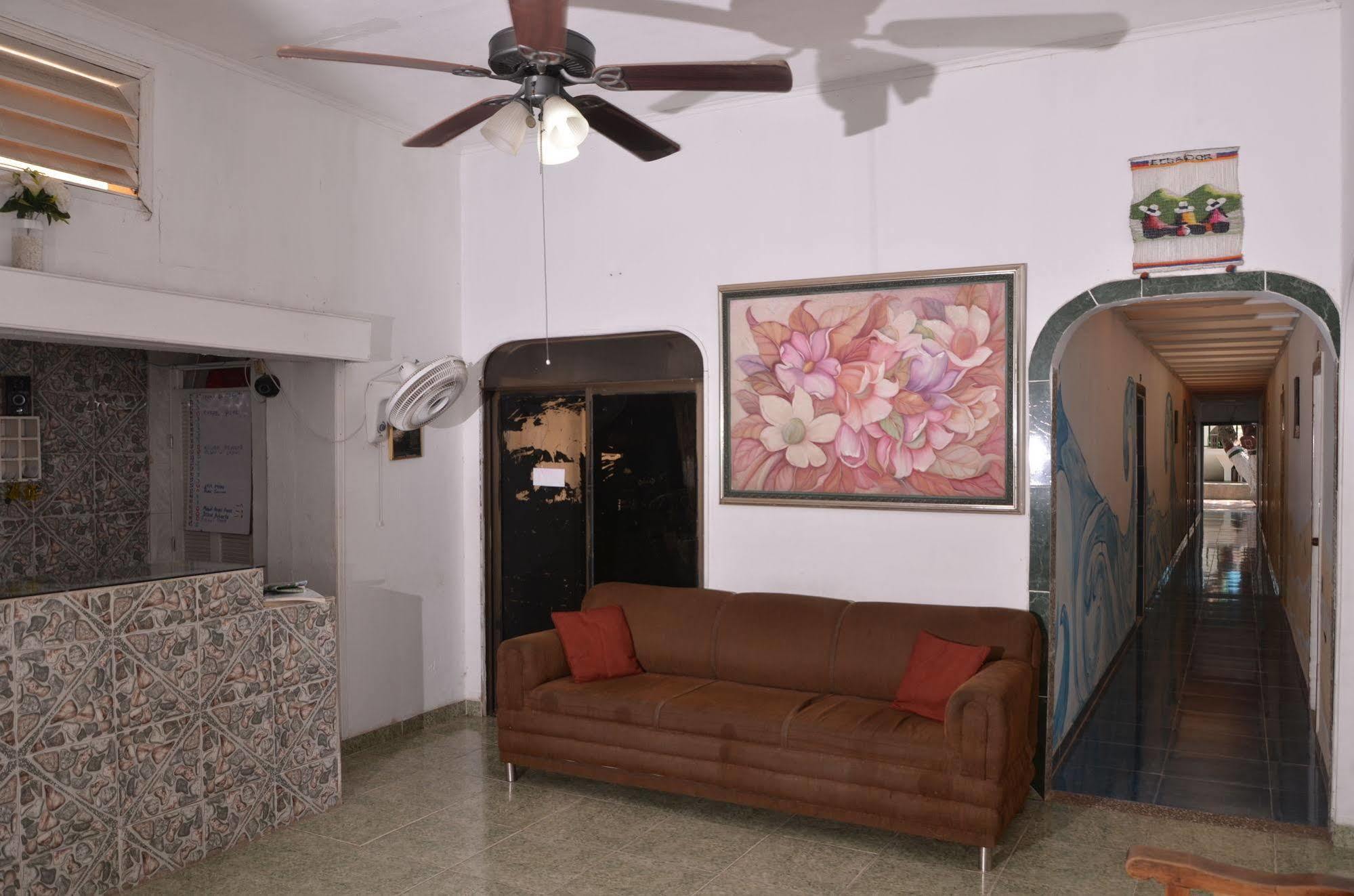 Hotel Vargas Airport Cartagena Bagian luar foto