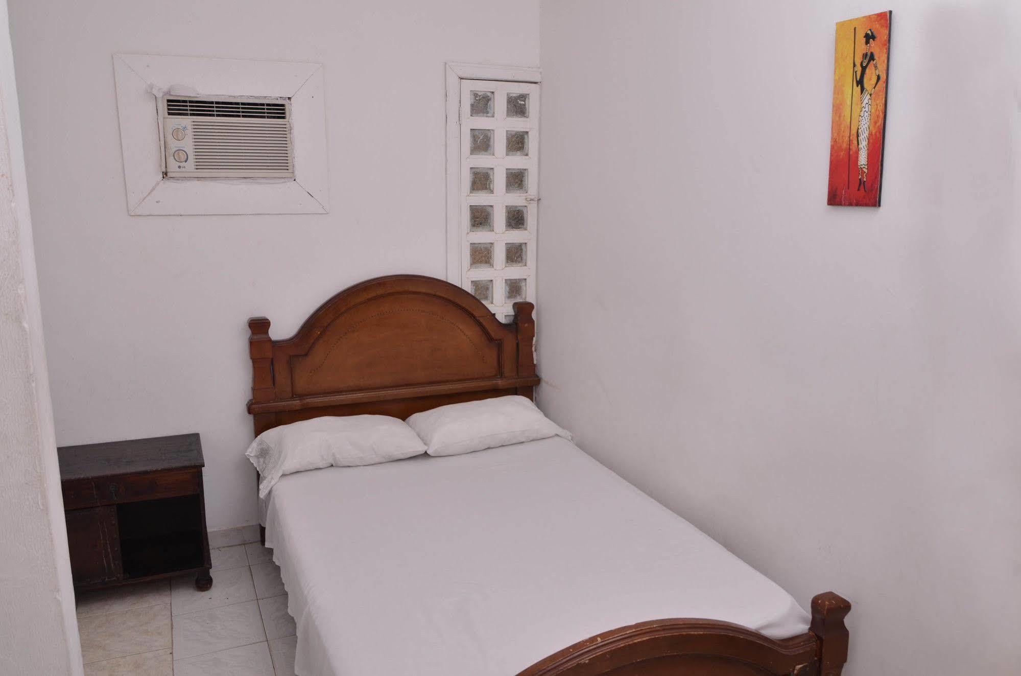 Hotel Vargas Airport Cartagena Bagian luar foto