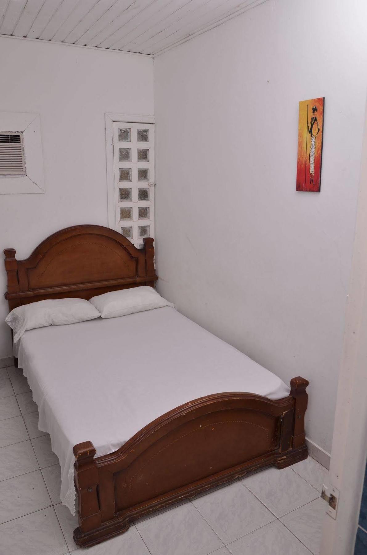Hotel Vargas Airport Cartagena Bagian luar foto