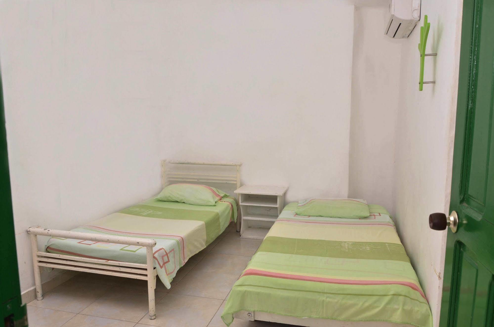 Hotel Vargas Airport Cartagena Bagian luar foto