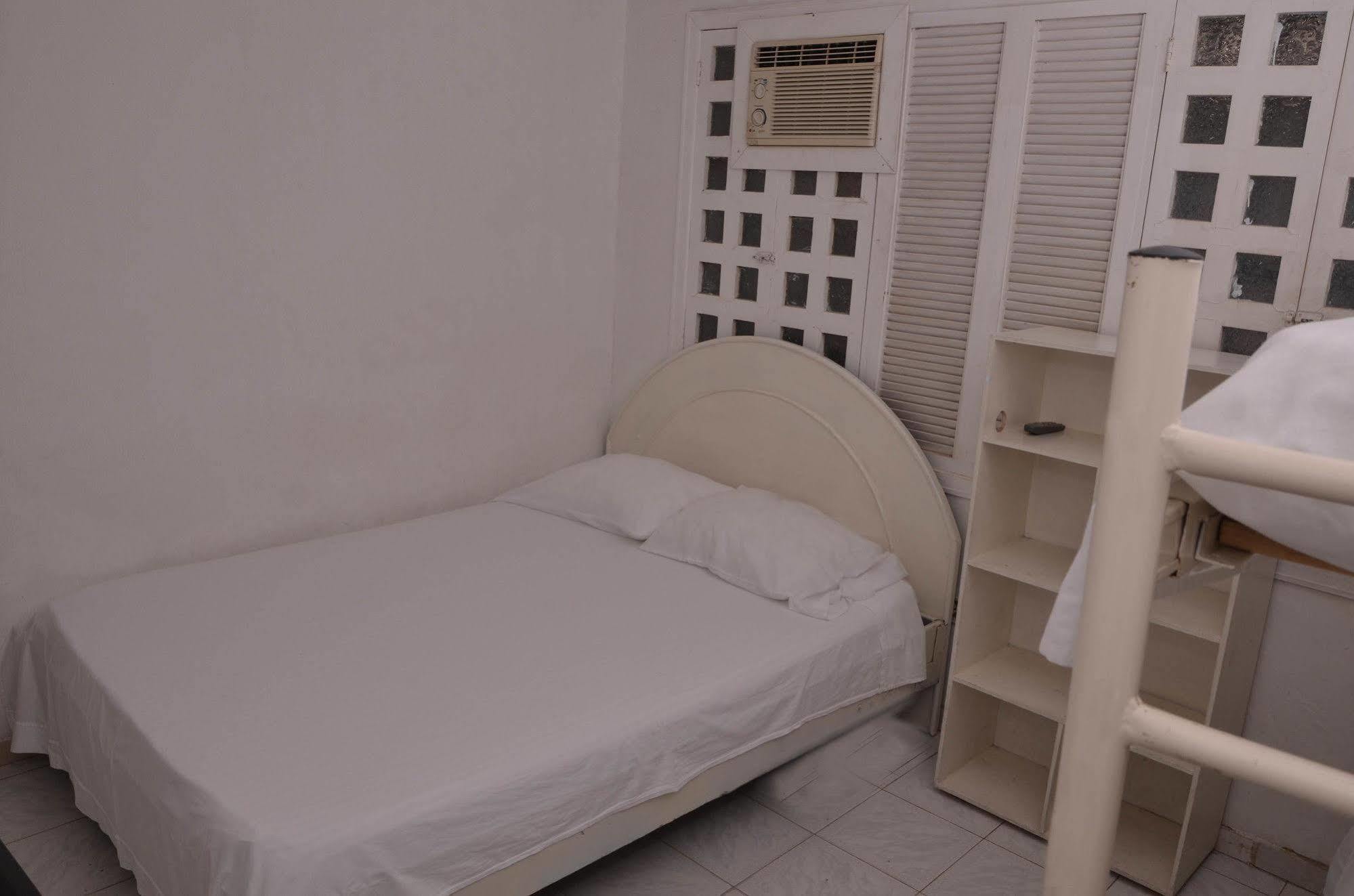 Hotel Vargas Airport Cartagena Bagian luar foto