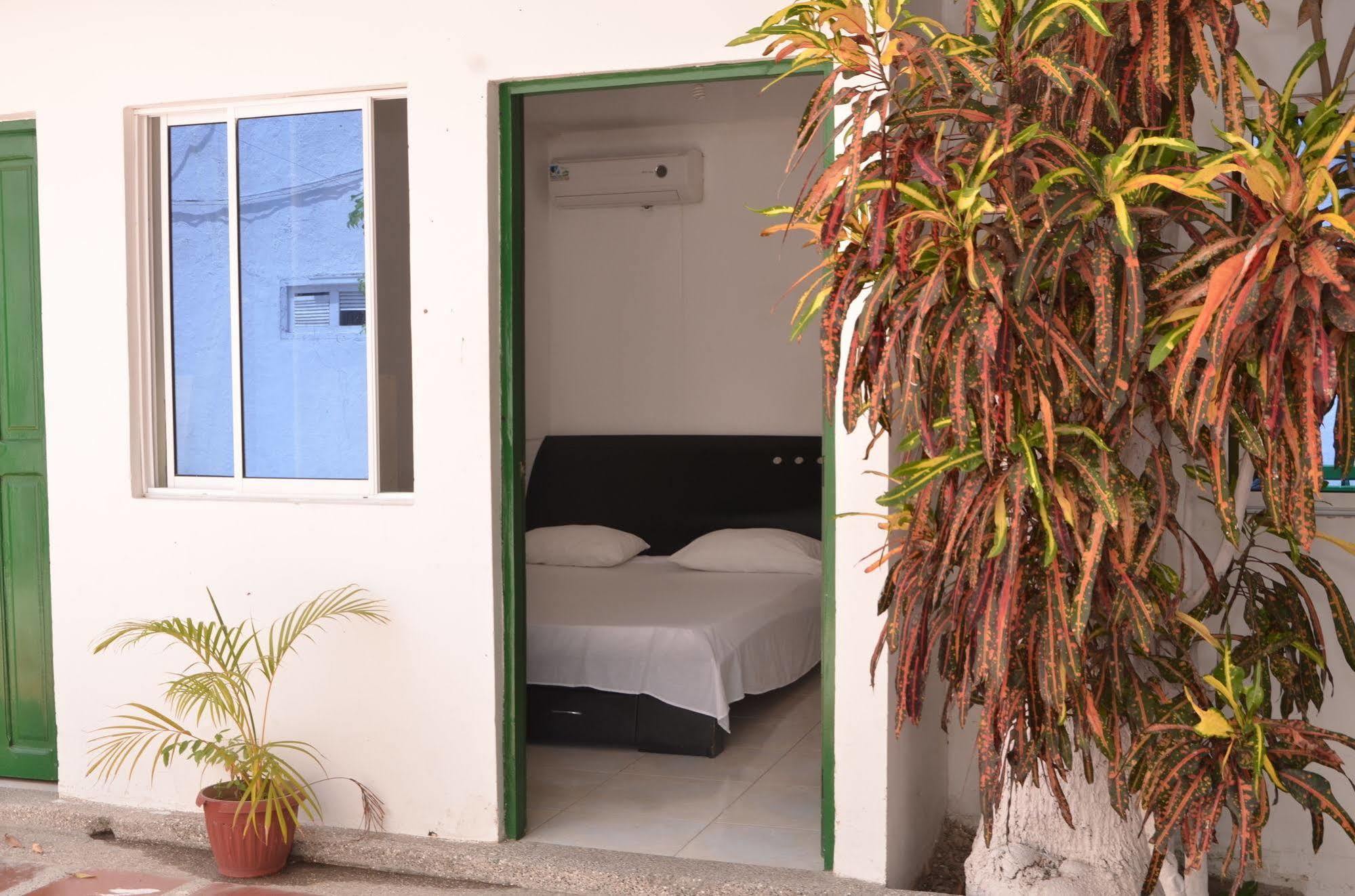 Hotel Vargas Airport Cartagena Bagian luar foto