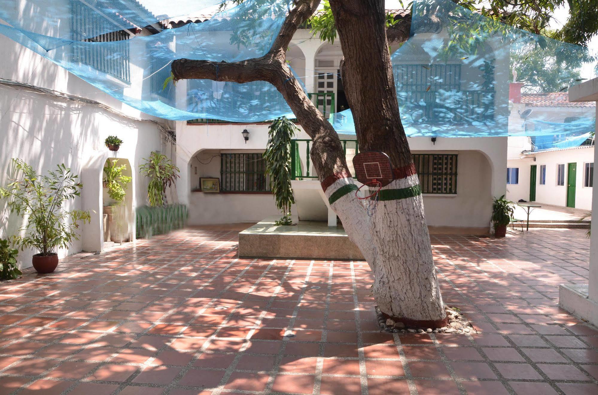 Hotel Vargas Airport Cartagena Bagian luar foto
