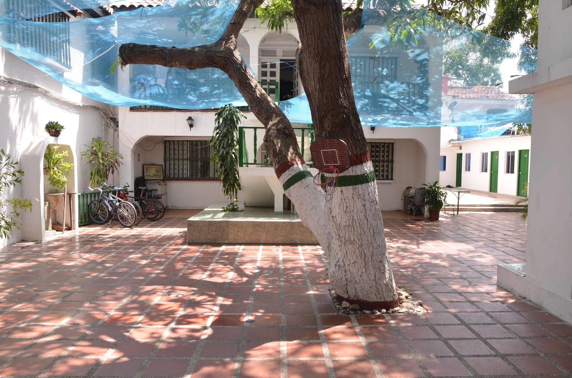 Hotel Vargas Airport Cartagena Bagian luar foto