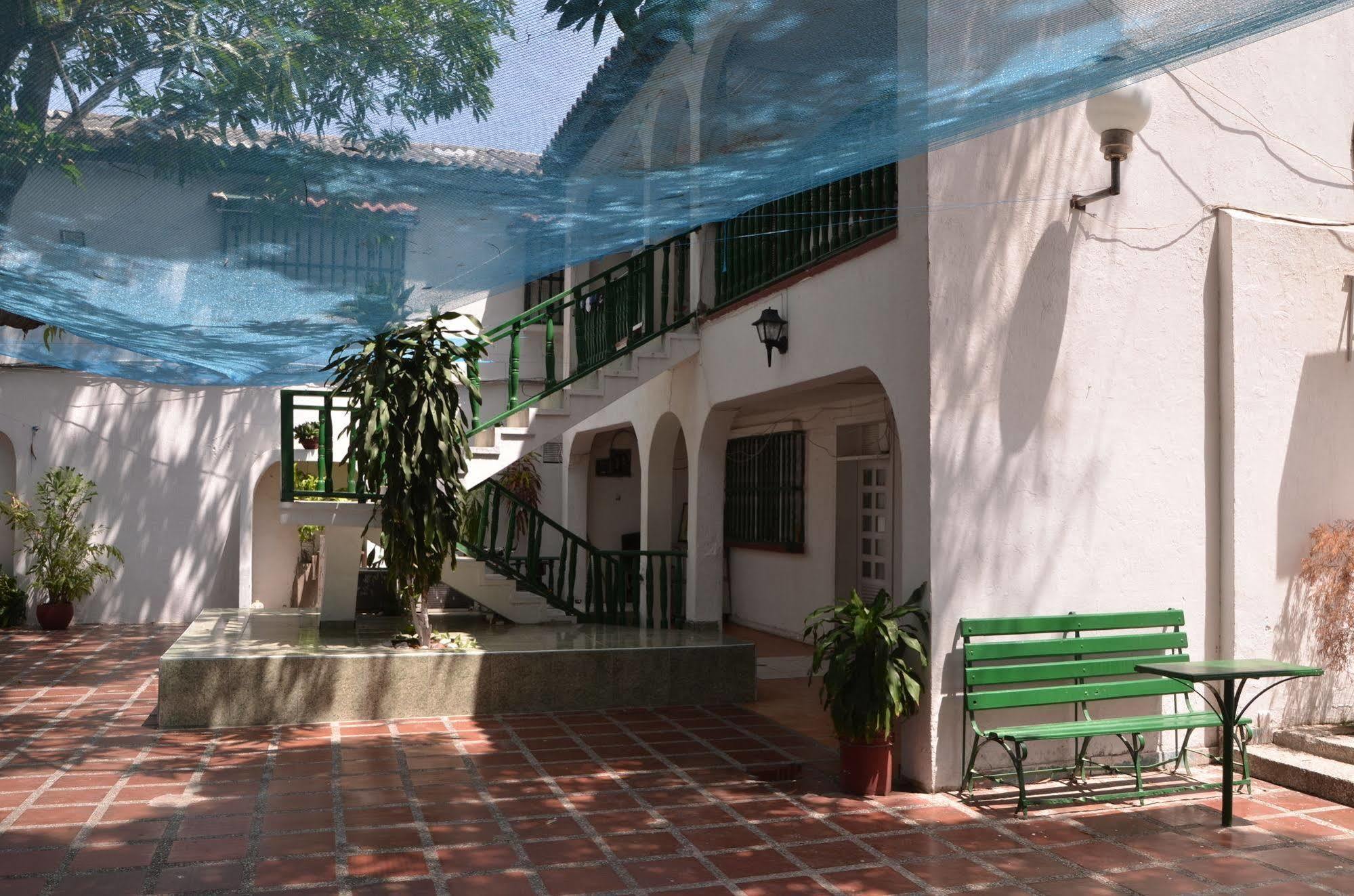 Hotel Vargas Airport Cartagena Bagian luar foto