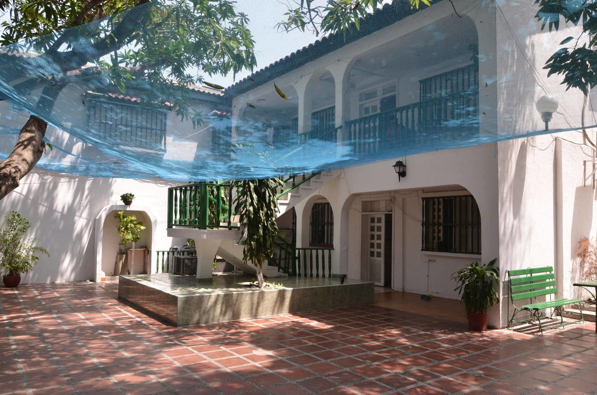 Hotel Vargas Airport Cartagena Bagian luar foto