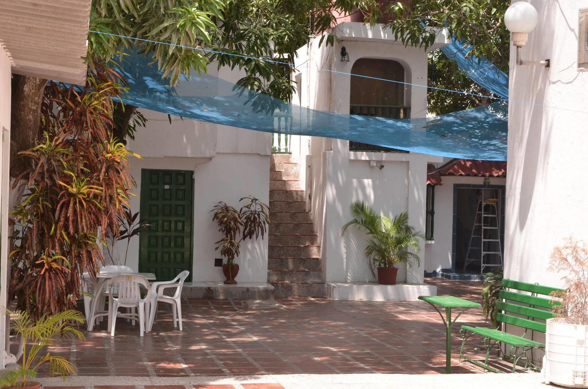 Hotel Vargas Airport Cartagena Bagian luar foto